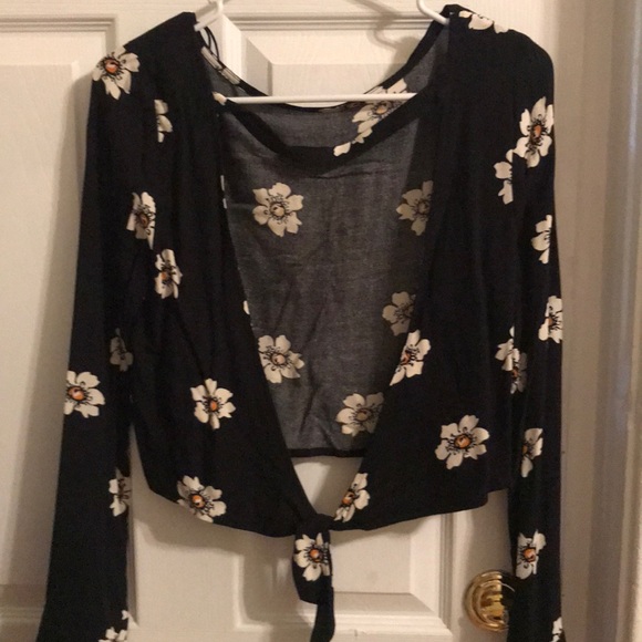 Open back floral Kendall and Kylie long sleeve - Picture 3 of 4
